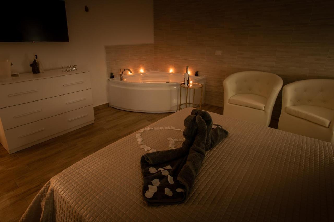 Ilioneo Apartments Napoli Bagian luar foto