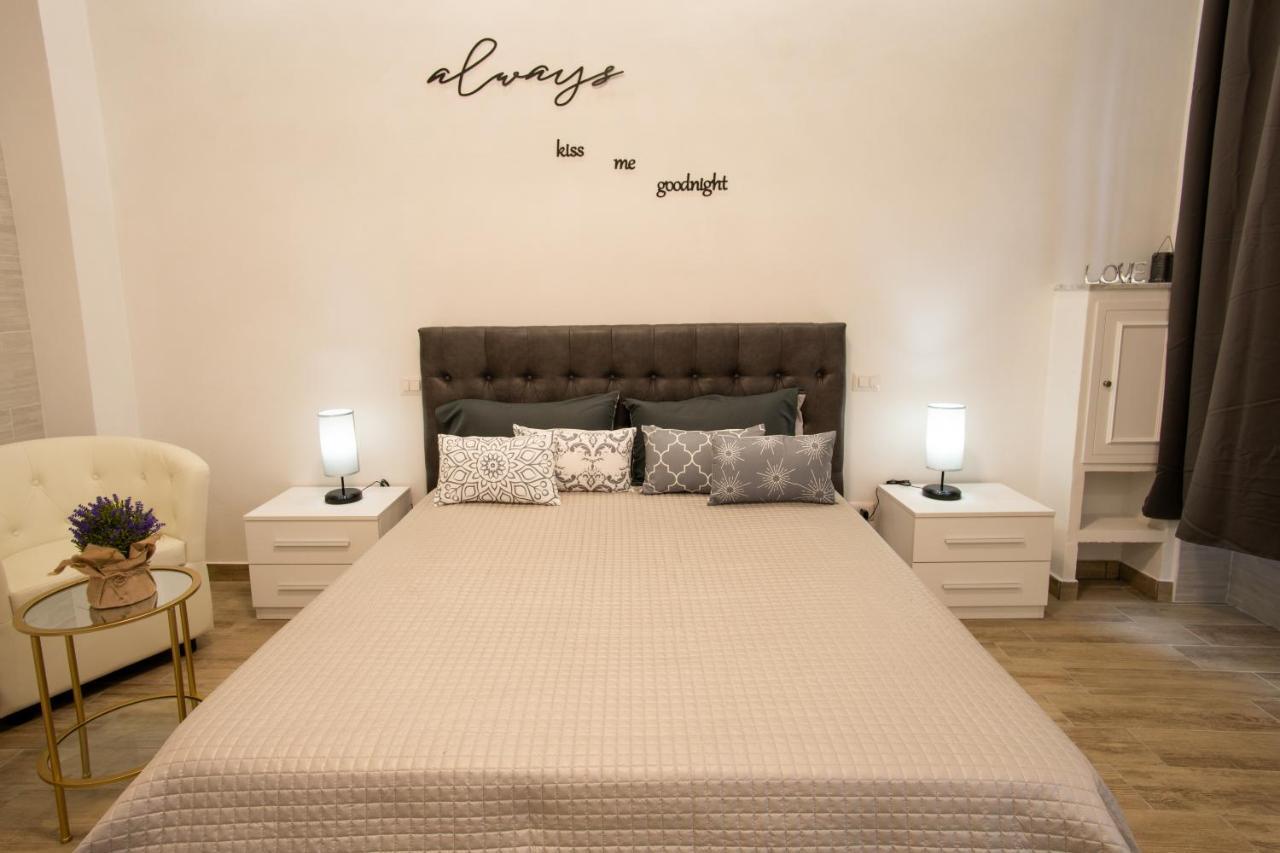 Ilioneo Apartments Napoli Bagian luar foto