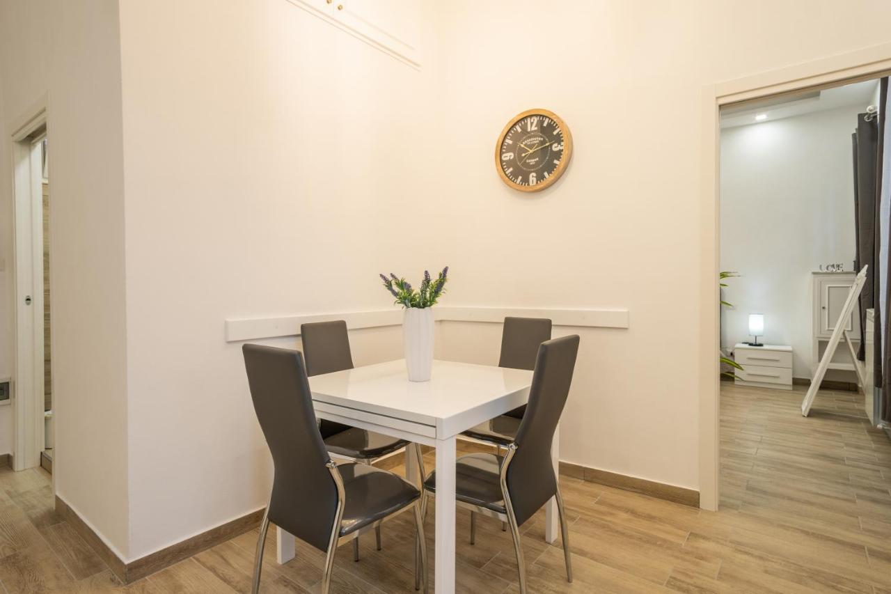 Ilioneo Apartments Napoli Bagian luar foto