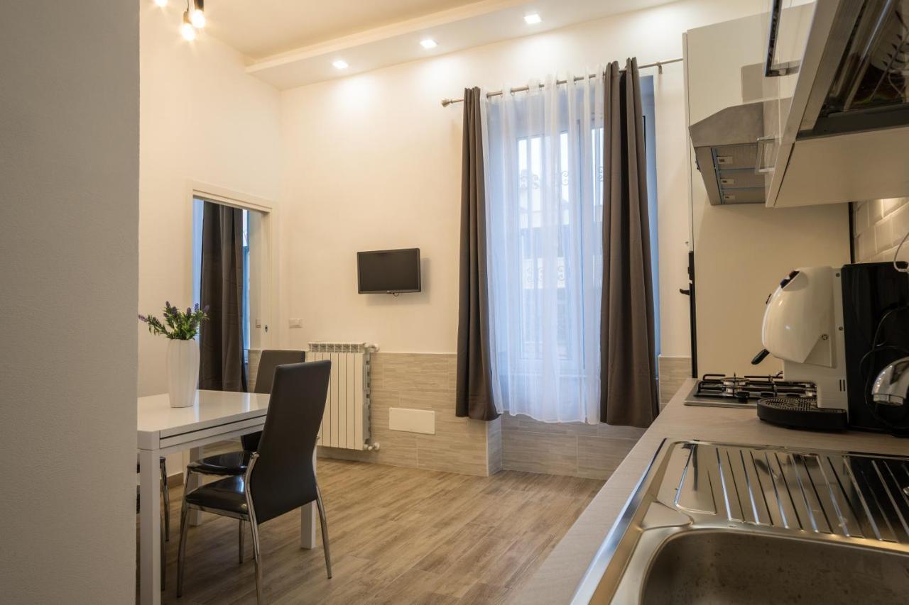 Ilioneo Apartments Napoli Bagian luar foto