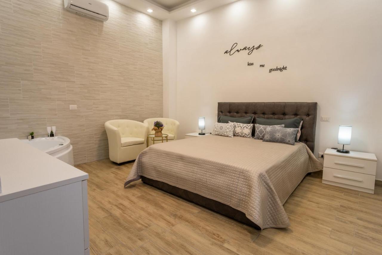 Ilioneo Apartments Napoli Bagian luar foto