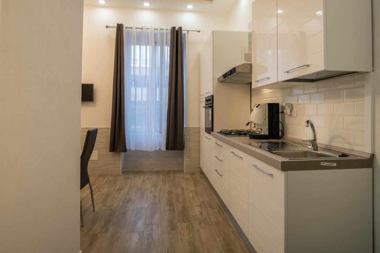 Ilioneo Apartments Napoli Bagian luar foto