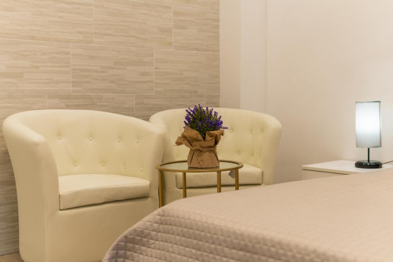Ilioneo Apartments Napoli Bagian luar foto