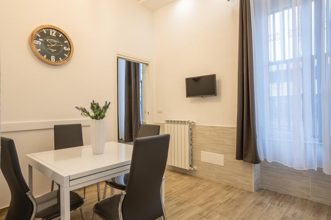 Ilioneo Apartments Napoli Bagian luar foto