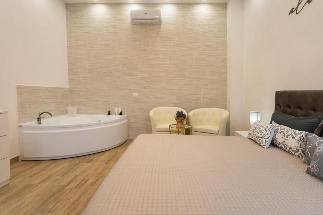 Ilioneo Apartments Napoli Bagian luar foto